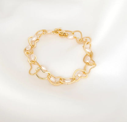 Queen of hearts Pearl Bracelet